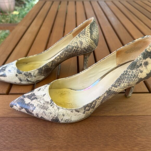 Sz 5.5M Nine West faux snake skin 2.5in heels - Picture 4 of 12